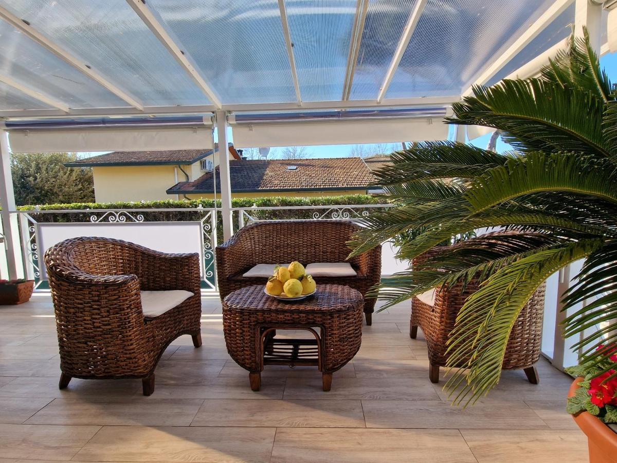 Tra Forte Dei Marmi E Marina Di Massa - Il Melograno Exterior photo